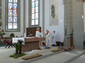 Darstellung des Herrn mit Kerzenweihe und Blasiussegen (© Karl-Franz Thiede)